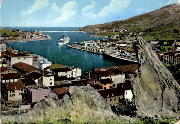 Postcard Port Vendres Pyrénées Orientales, general view, harbor, fort