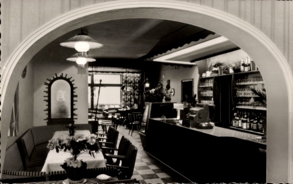 Ak Lütjenburg in Holstein, interieur van een café, bar, tafeldecoratie, gezellige sfeer