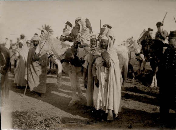 Photo around 1900, Arabian falconry, French infantryman in uniform