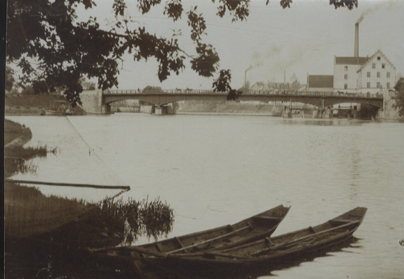 Original photo of Schweinfurt, Main section with weir and locks, around 1900
