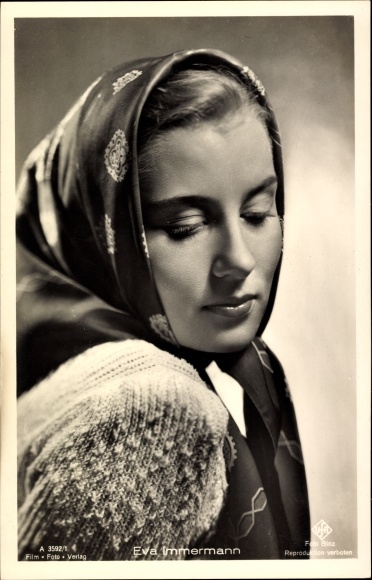 Postcard actress Eva Immermann, portrait, headscarf, Ross A 3592/1