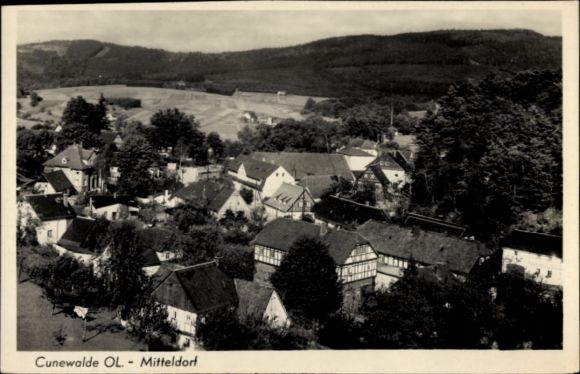 Ak Cunewalde in Oberlausitz, landschap met huizen, heuvels, tekst: Cunewalde OL - Mitteldorf
