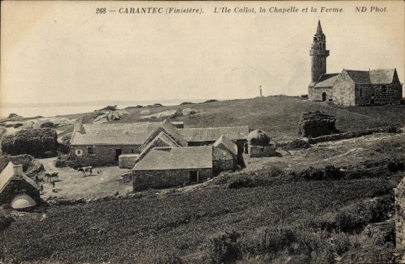 KP Carantec Finistère, l'Ile Callot, kościół, gospodarstwo rolne, widok na wybrzeże