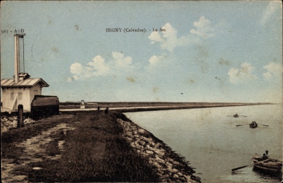 Ak Isigny sur Mer Calvados, Landschaft mit Wasser, Booten, Leuchtturm, Küste