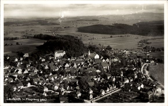 Postcard Leutkirch im Allgäu Württemberg, aerial view of large landscape, numerous buildings