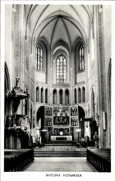 Ak Poznań Posen, Innenansicht der Kathedrale, hohe Decken, Kirchenbänke, Altar