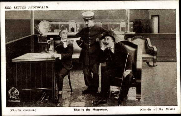 Ak Acteur Charlie Chaplin, Charlie at the Bank, Charlie the Messenger, Telefoon