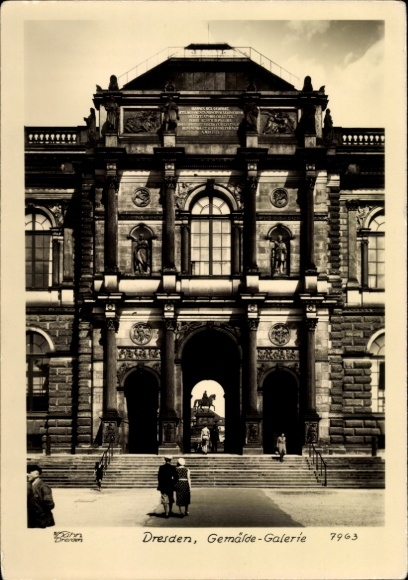 Ak Dresden, Gemäldegalerie, Reiterstandbild, Hahn 7963