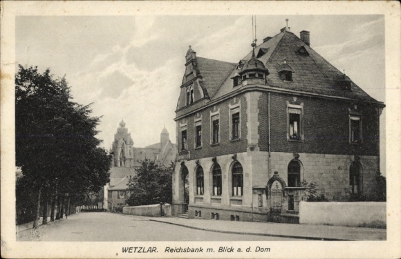 Postcard Wetzlar on the Lahn, Reichsbank with view of the cathedral