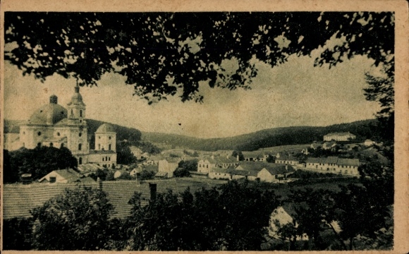 Ak Křtiny Kiritein Kiriteyn Südmähren, Landschaft mit Kirche, Hügel, Bäume,  aus Moravský Švýcars