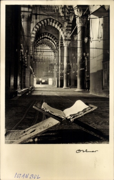 Ak Konstantinopel Istanbul Türkei, Innenansicht der Süleymaniye Moschee, Koran auf dem Boden, Säu