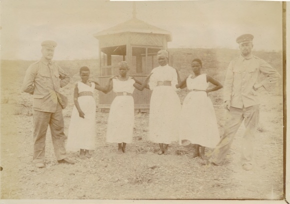 Photo DSW Africa Namibia, ca 1900 - 1904, African women, members of the Colonial Protection Force