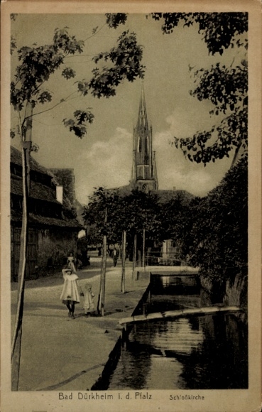 Ak Bad Dürkheim an der Weinstraße Pfalz, Schloßkirche, Straßenansicht, Personen, Wasserkanal
