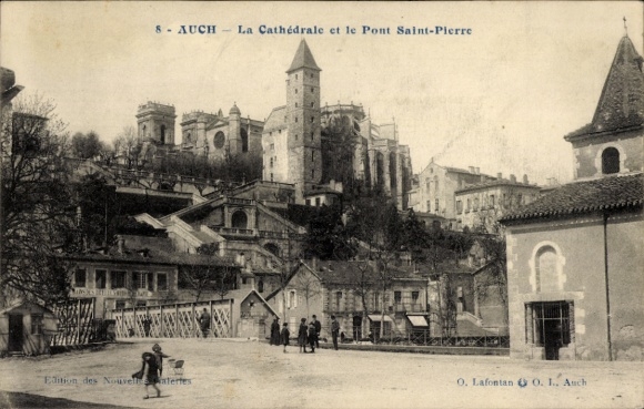 Ak Auch Gers, La Cathédrale, Pont Saint-Pierre, Ansicht der Stadt,  Architektur