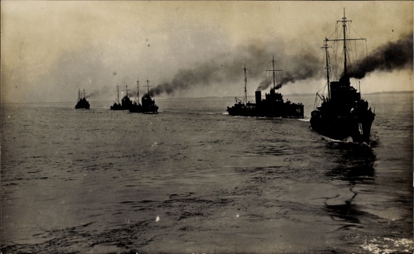 Foto Ak Deutsche Kriegsschiffe der Reichsmarine im Geschwader