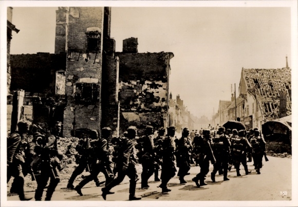 Photo Hoffmann, German troops occupy the Atlantic coast up to the Spanish border, June 1940
