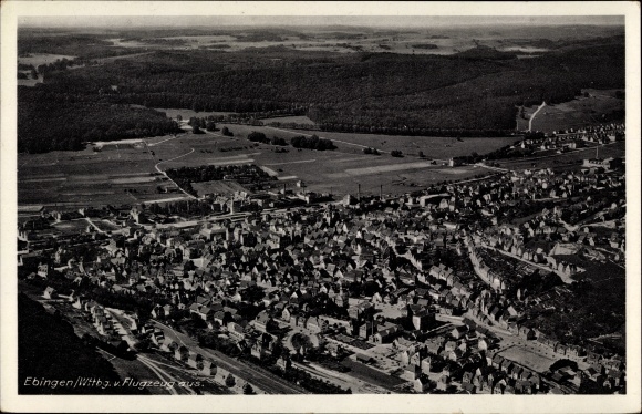 Ak Ebingen Albstadt in Württemberg, Totalansicht der Ortschaft, Fliegeraufnahme