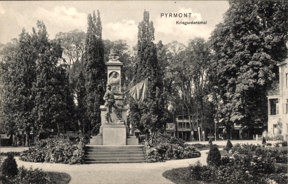 Postcard Bad Pyrmont in Lower Saxony, war memorial, trees, street view, black and white,