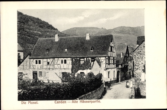 Ak Treis Karden an der Mosel, Alte Häuserpartie, Weinberge, Fachwerkhäuser, Rankenbewuchs
