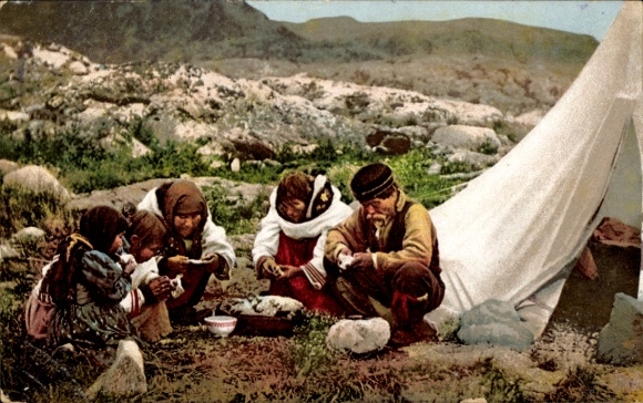 KP Labrador Nowa Fundlandia Kanada, Eskimos przy lunchem