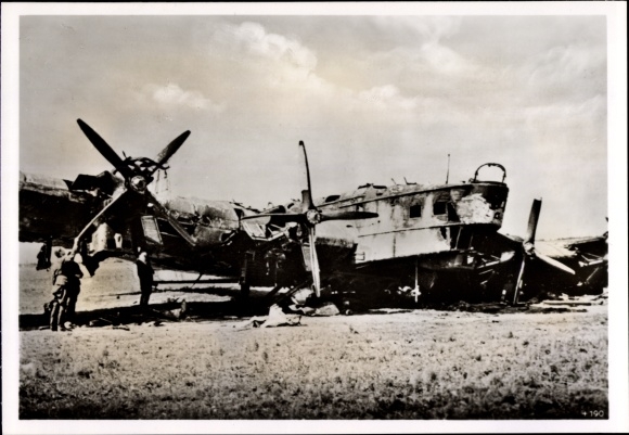 Photo Heinrich Hoffmann, downed Russian bomber, July 1942
