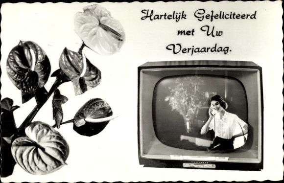 Ak gefeliciteerd verjaardag, bloem, televisie, vrouw aan de telefoon