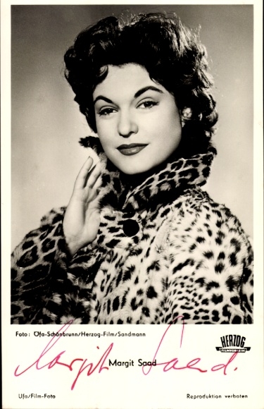 Postcard actress and director Margit Saad, portrait, Ufa Film, film The Gypsy Baron, autograph