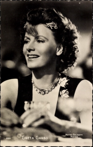 Ak Schauspielerin Greta Garbo, Portrait