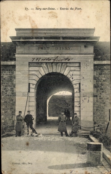 Ak Ivry sur Seine Val de Marne, Fort, Eingang, Soldaten