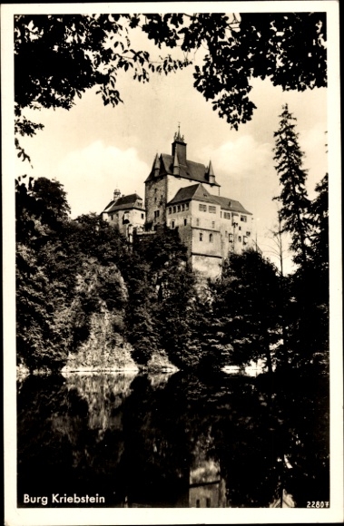 Ak Kriebstein Mittelsachsen, uitzicht op kasteel Kriebstein vanaf het water