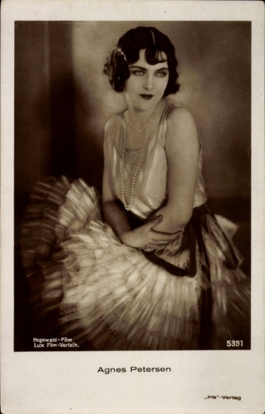Postcard actress Agnes Petersen, portrait