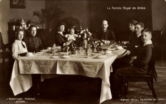 Postcard Greek Royal Family, Constantine I with family at the table