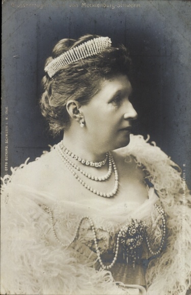 Postcard Grand Duchess Elisabeth of Mecklenburg-Strelitz, portrait