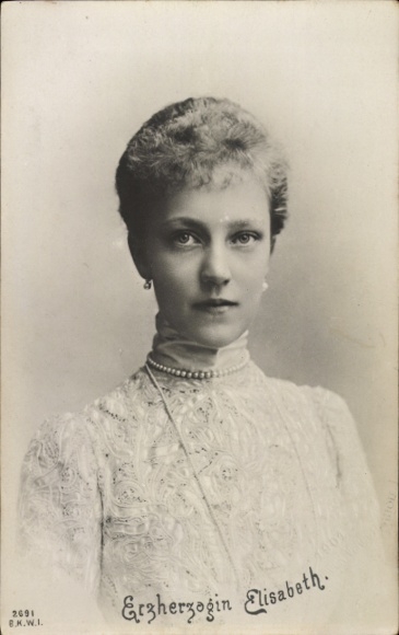Postcard Archduchess Elisabeth Petznek, Red Archduchess, portrait