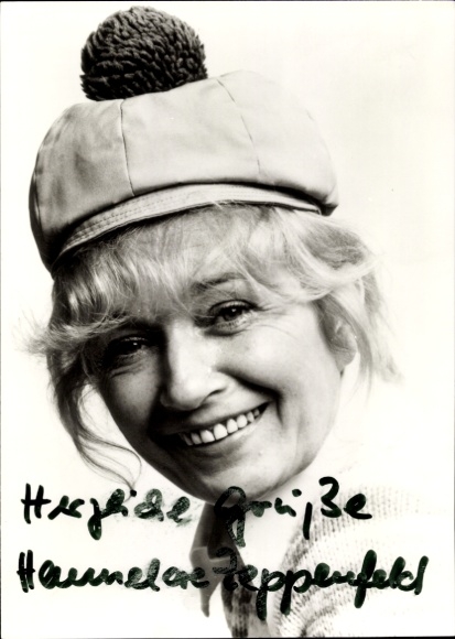 Ak Schauspielerin Hannelore Zeppenfeld, Bommel-Lederkappe, Portrait, Autogramm
