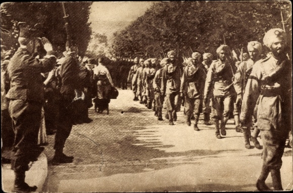 PC Paris, Champs Elysées, Turkos, company of soldiers on the march