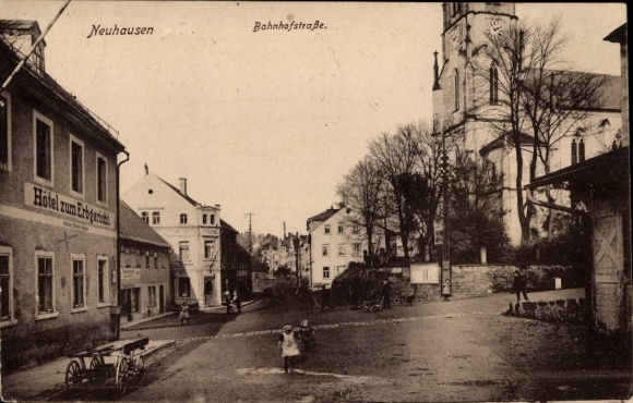 Ak Neuhausen im Erzgebirge, Bahnhofstraße, Kirche, Hotel zum Erbgericht