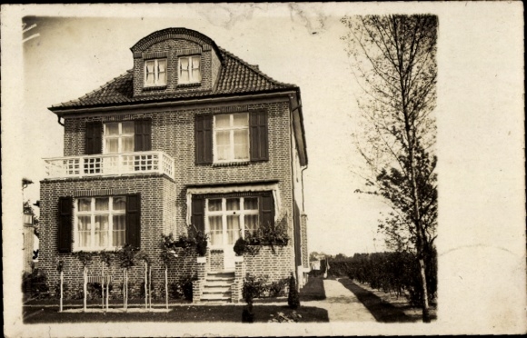 Photo Postcard Hamburg Altona Nienstedten, residential building Bahnstraße 25, Clara