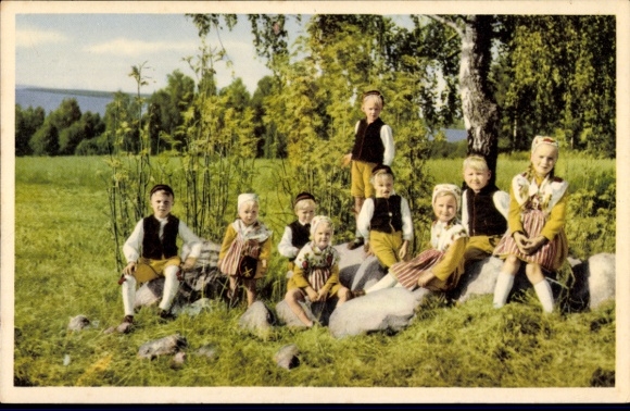 Postcard Lisskullor och Masar, children in Swedish costume