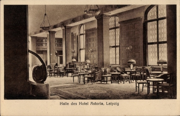 Ak Leipzig, Halle des Hotel Astoria, gemütliche Sitzgelegenheiten,  Atmosphäre