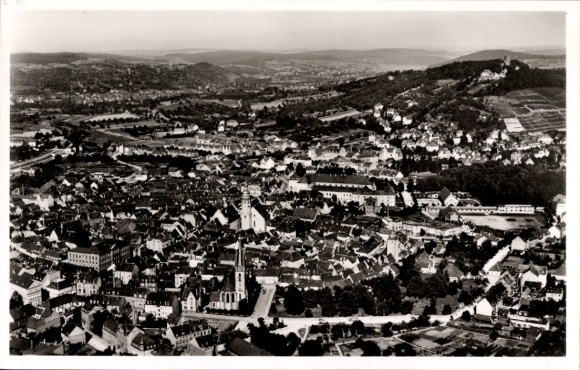Ak Durlach Karlsruhe in Baden, Luftaufnahme von   Architektur, hügelige Landschaft