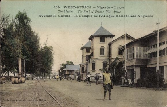 Ak Lagos Nigeria, voorgevel met straatbeeld, gebouwen, mensen, spoorrails
