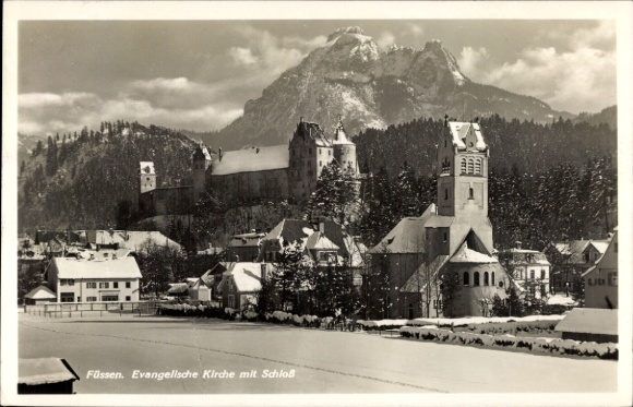 Ak Füssen im Allgäu,  Evangelische Kirche, Schloss, schneebedeckte Landschaft