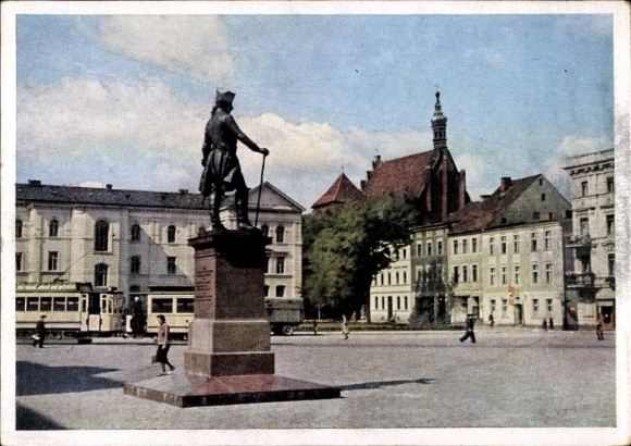 Ak Bydgoszcz Bromberg Westpreußen, Friedrichsplatz, Statue, Gebäude, Straßenbahn