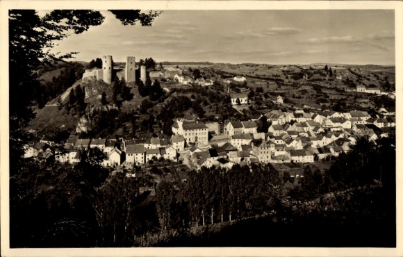 Ak Schönecken in der Eifel, Gesamtansicht, Burgruine