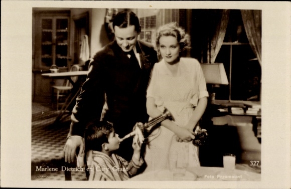 Postcard actress Marlene Dietrich, film scene