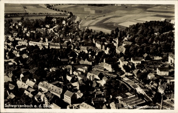 Ak Schwarzenbach an der Saale Oberfranken, Stadt, Kirche, Fliegeraufnahme