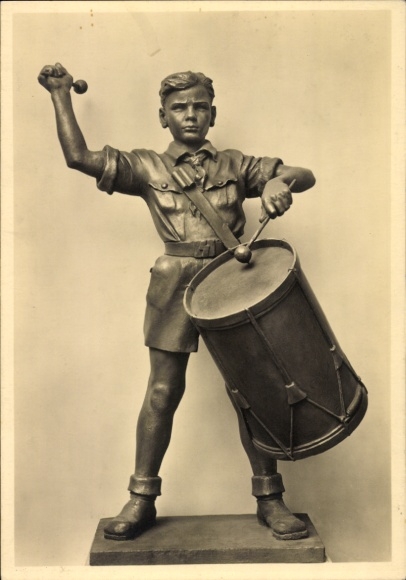 Postcard Plastik by Bernhard Lohf, Pimpf with drum, HJ, uniform, HDK 330