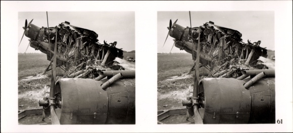 Stereo Raumbild Foto "Der Kampf im Westen", Nr. 61 Flugplatz Le Bourget nach dt. Bombenangriff