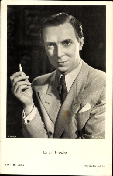 Postcard actor Erich Fiedler, portrait, smoking cigarette, A 3635 1